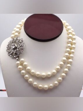 Vintage 2 strand simulated pearl necklace w ornate silver tone starburst clasp